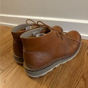Clarks Darble Mid Chukka Boots Size 8 Cognac Leather